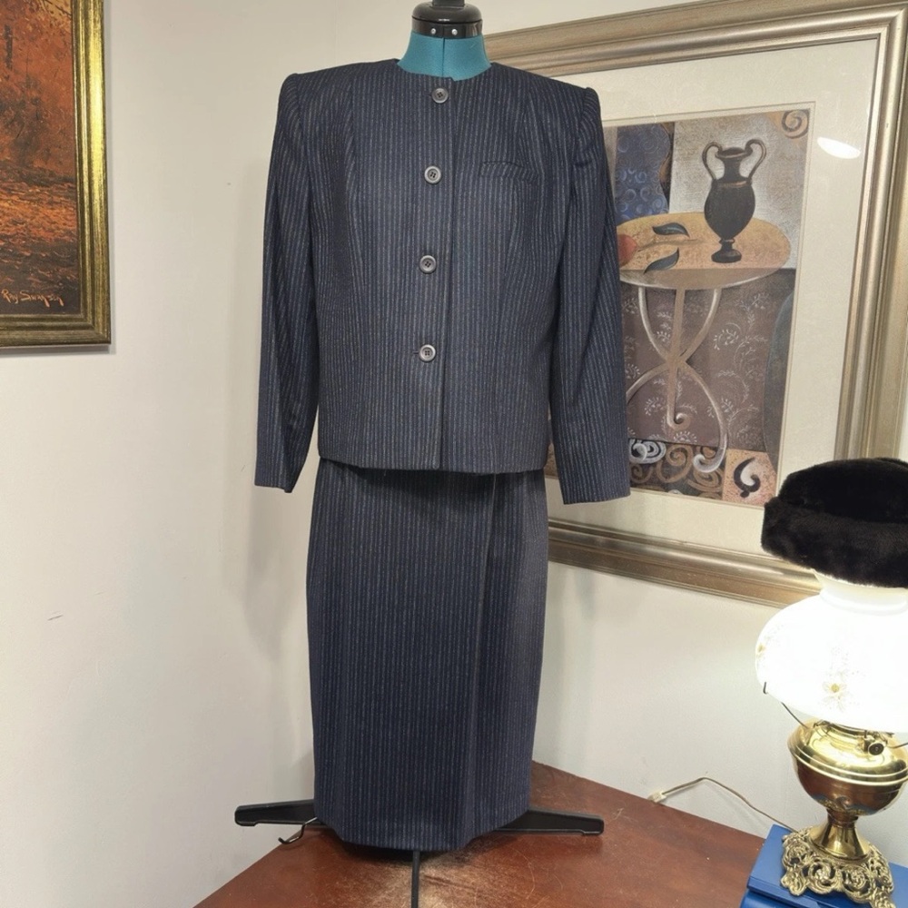 Suits By Dallas Navy Blue Pinstripe Lined Wool Blend Skirt Jacket Suit Sz 12/13P